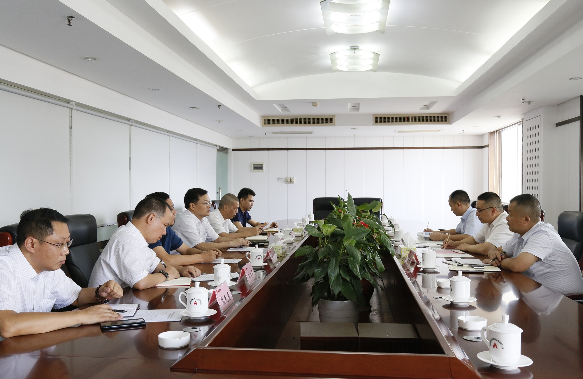 杨雄伟会见中铁五局机械化公司__副本.jpg