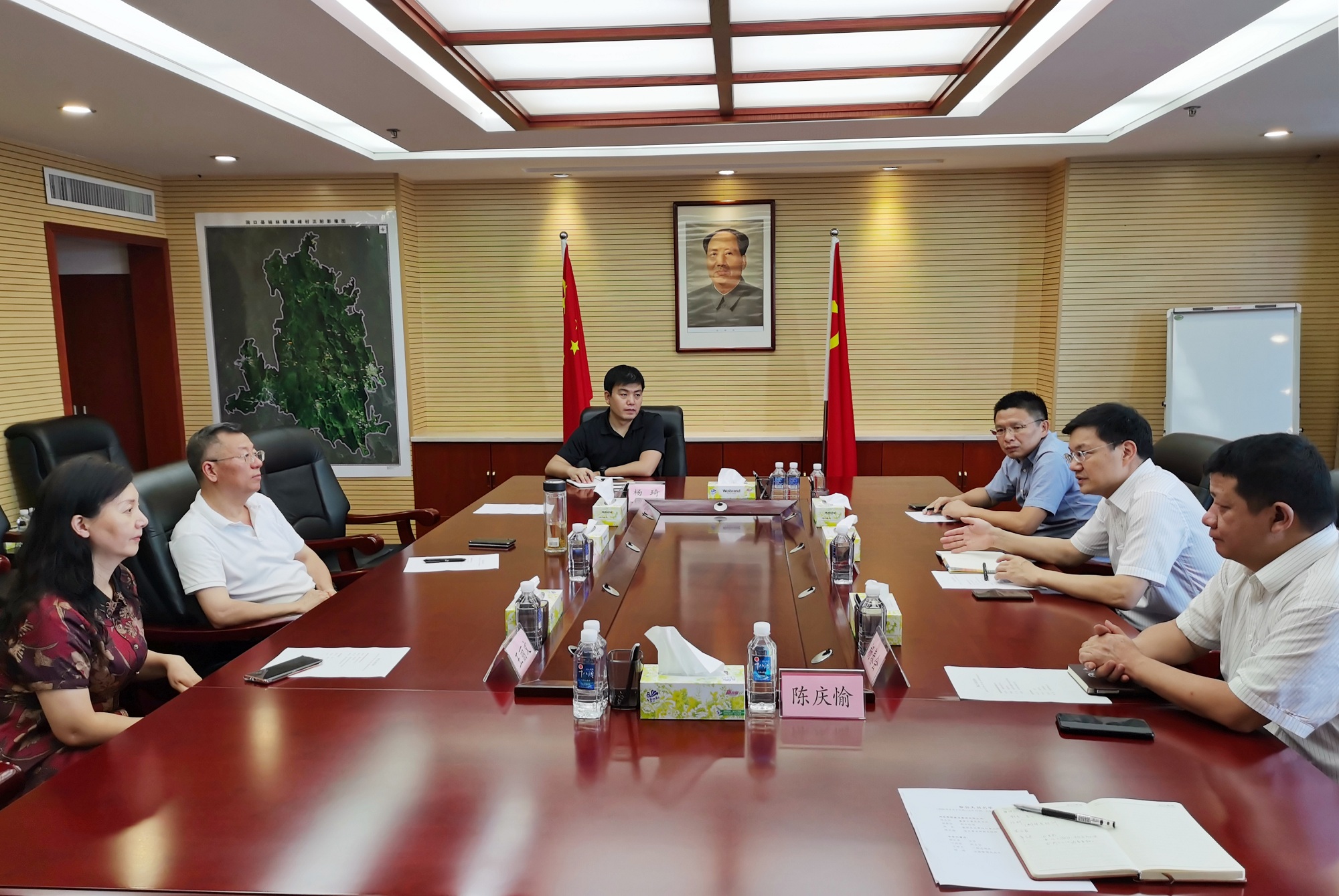 杨雄伟拜会省委外事办主任徐正宪_20200807000435_副本.jpg