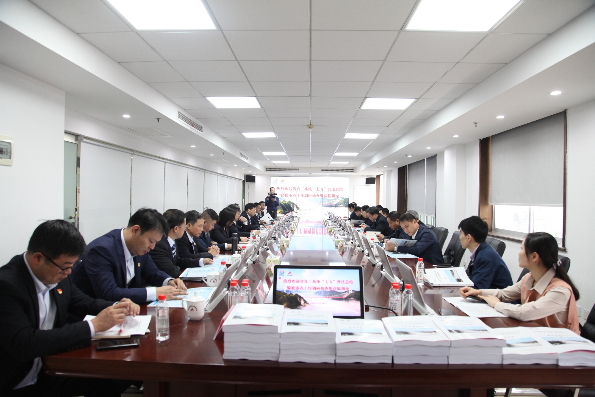 “七五”普法验收会在集团六楼聚会室举行_副本.jpg