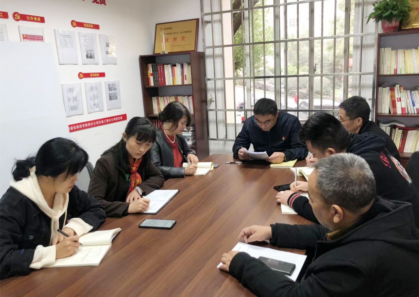 11月20日，，，，，，交通工程党支部专题学习党的十九届五中全会精神_副本.jpg
