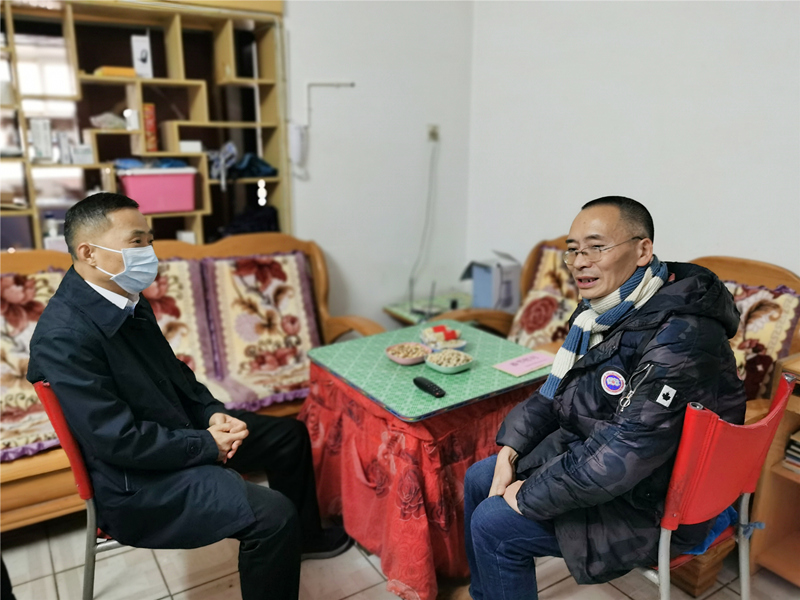 7、2月7日，，，，，，向海清慰问难题职工邓泽聪_副本_副本.jpg