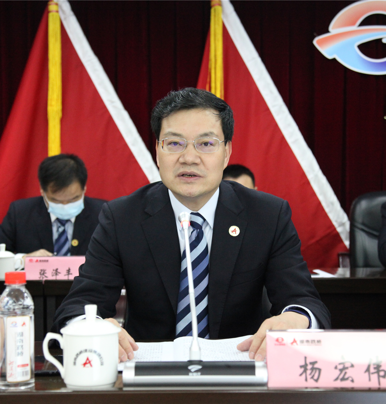 杨雄伟作报告IMG_9478_副本.jpg