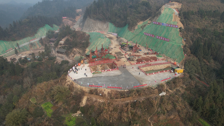 洞庭溪大桥北塔桩基顺遂开钻.jpg