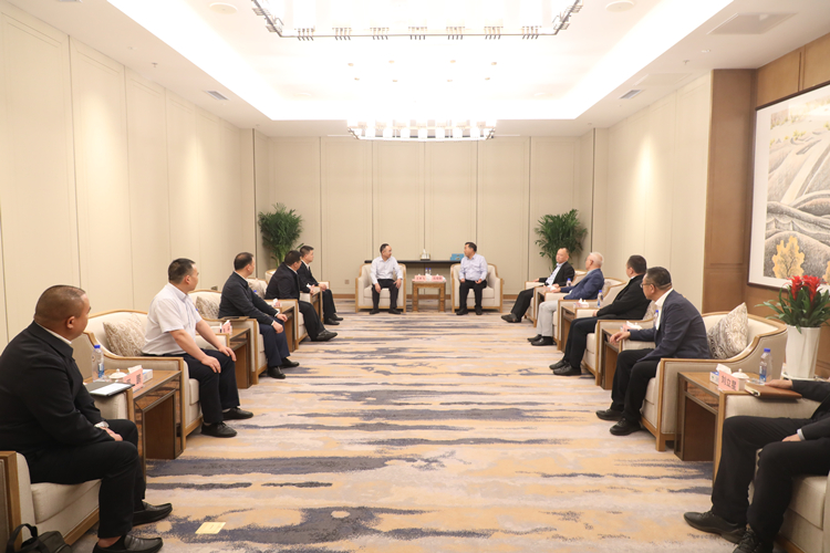 照片2：湖南PG电子集团与甘肃公航旅集团签署战略相助协议.jpg